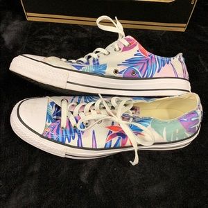 Men’s 11.5/Women’s 13.5 Converse